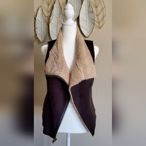 Hinge Designed in Seattle Faux Suede And Sherpa Vest, Size XS